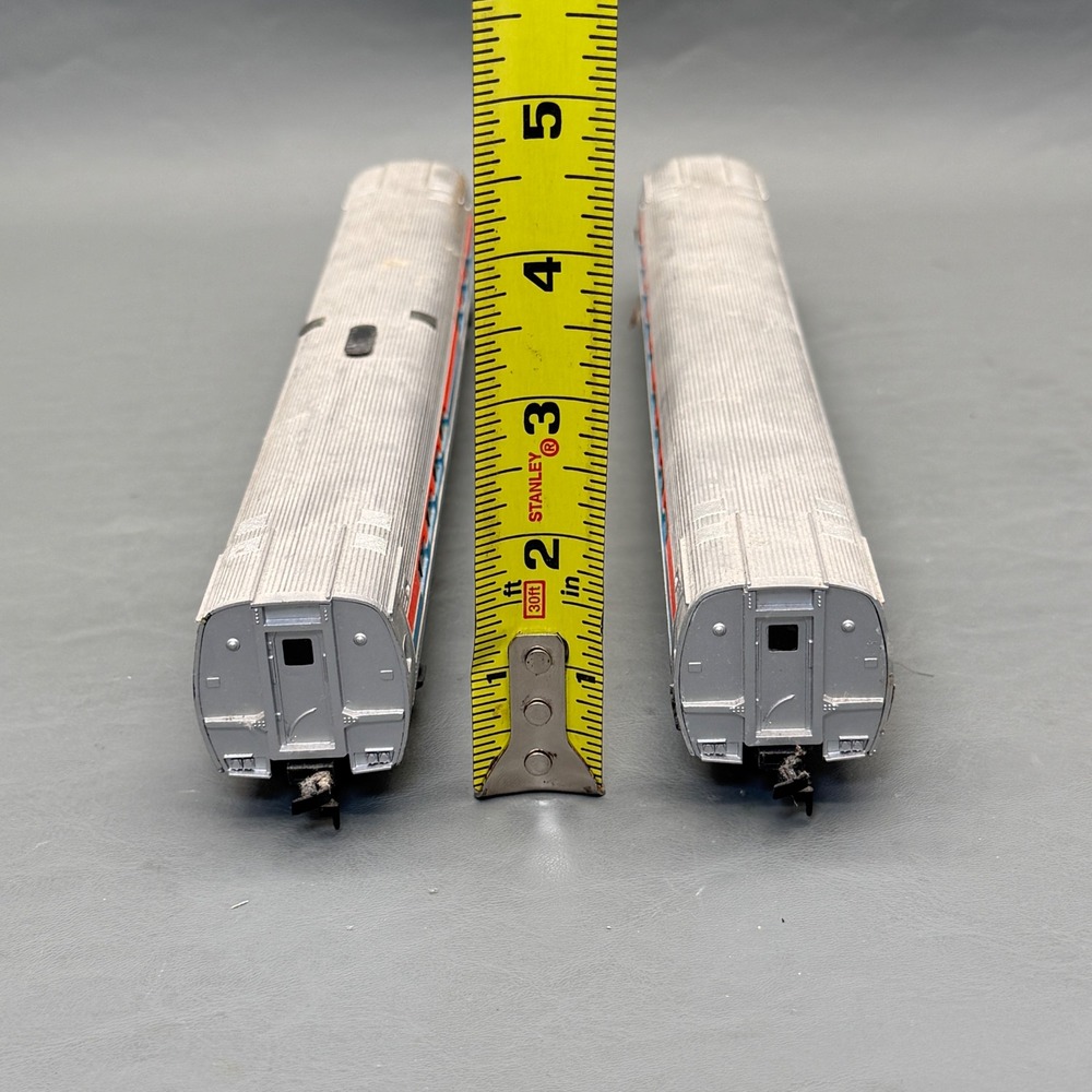 HO Scale Untested Athearn FP45 Amtrak Locomotive & 4 Walthers Amfleet Cars - Picture 10 of 16